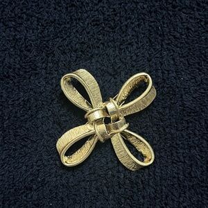 Elegant Gold-Tone Bow Brooch